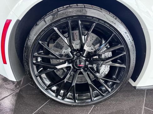Used 2016 Chevrolet Corvette Z06 w/ 3LZ Preferred Equipment Group image 38