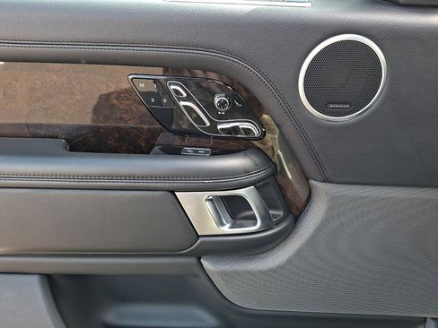 Used 2018 Land Rover Range Rover Long Wheelbase Supercharged image 12