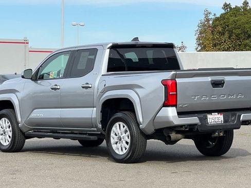 Used 2025 Toyota Tacoma SR5 image 7
