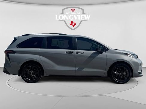 Used 2026 Toyota Sienna XSE FWD image 6
