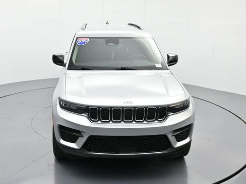 Used 2023 Jeep Grand Cherokee Laredo image 29