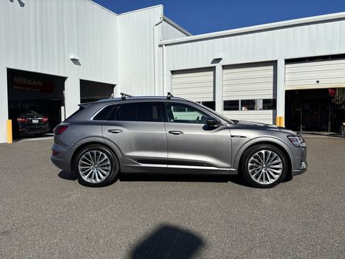 Used 2019 Audi e-tron Prestige w/ Prestige Package AWD/4WD image 8