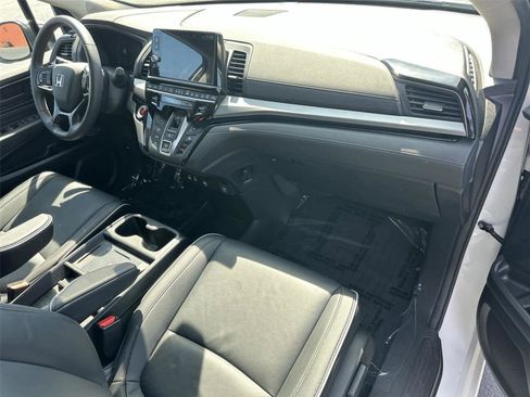 Used 2025 Honda Odyssey Touring image 13
