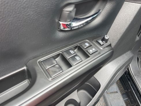 Used 2023 Nissan Titan PRO-4X w/ Pro-4x Convenience Package AWD/4WD image 8