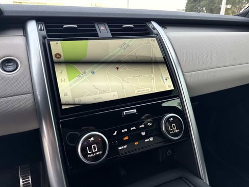 Used 2023 Land Rover Discovery S R-Dynamic image 21