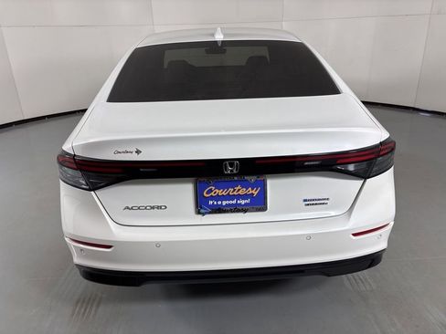 Used 2024 Honda Accord Touring image 7