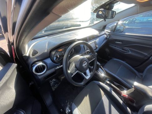 Used 2025 Nissan Versa SV image 34