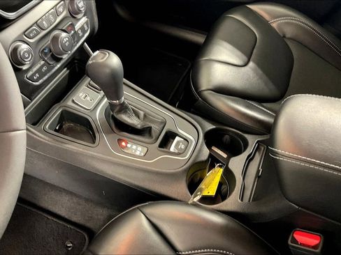 Used 2020 Jeep Cherokee Latitude Plus image 19