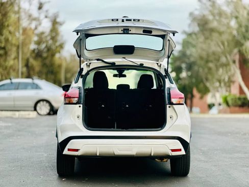 Used 2023 Nissan Kicks S FWD image 7
