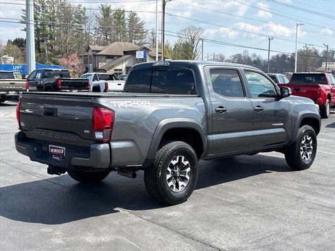 Used 2018 Toyota Tacoma TRD Off-Road image 3