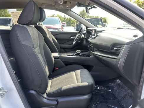 Used 2024 Nissan Rogue SV FWD image 27