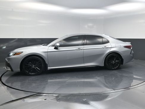 Used 2021 Toyota Camry XSE image 3