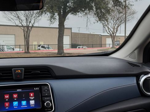 Used 2025 Nissan Versa SV image 35