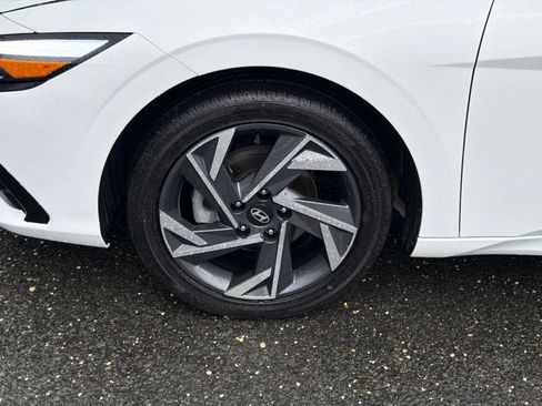 Certified 2025 Hyundai Elantra SEL FWD image 5