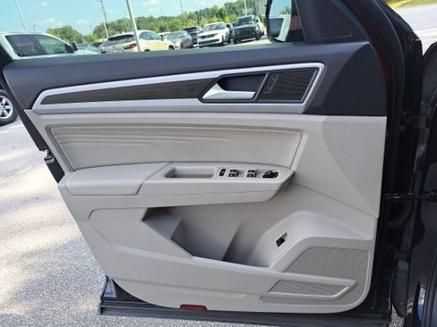 Certified 2023 Volkswagen Atlas SE w/ Panoramic Sunroof Package FWD image 26