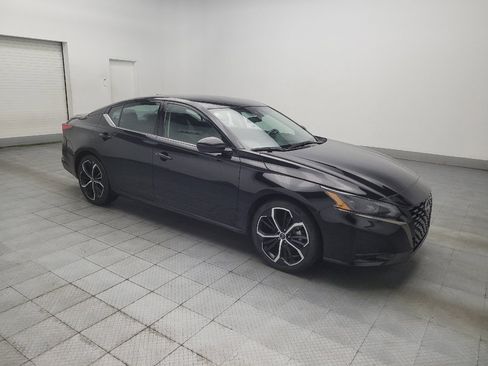 Used 2024 Nissan Altima 2.5 SR FWD image 11