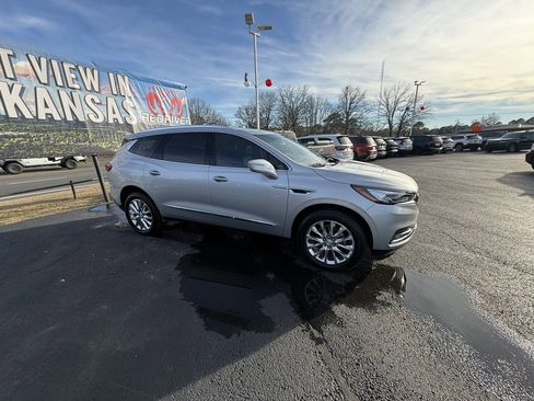 Used 2020 Buick Enclave Essence w/ Sound and Sites Package image 4