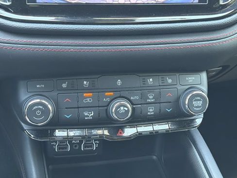 Used 2024 Dodge Durango GT RWD image 18