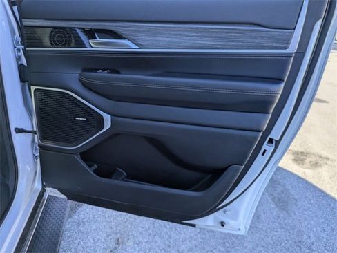 Used 2024 Jeep Wagoneer L Series III w/ Flexible Seating Group image 32