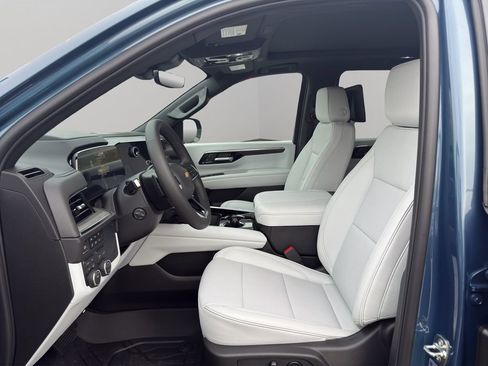New 2026 Chevrolet Suburban Premier image 11