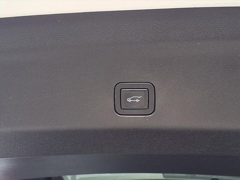 Used 2023 Chevrolet Suburban LT image 22