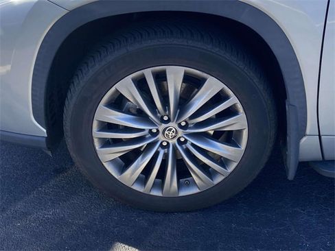Used 2020 Toyota Highlander Limited Platinum image 8