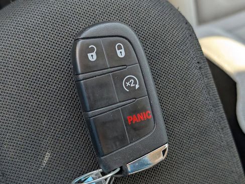 Used 2020 Jeep Renegade Latitude image 29