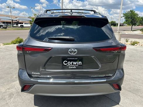 Used 2024 Toyota Highlander Platinum AWD/4WD image 8