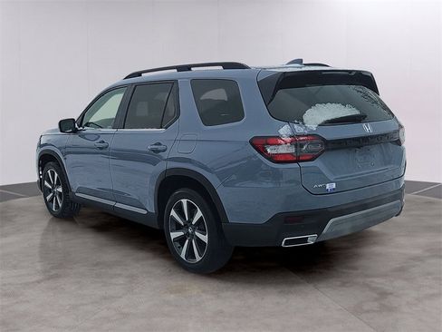 Used 2024 Honda Pilot Touring image 6