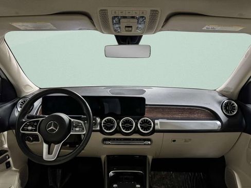 Used 2022 Mercedes-Benz GLB 250 4MATIC w/ Premium Package Lite image 11