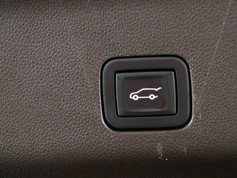 Used 2023 GMC Yukon SLT AWD/4WD image 34