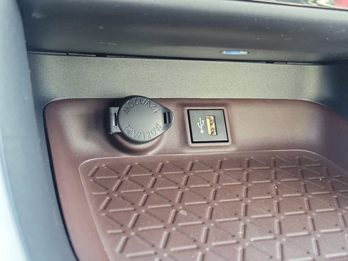 New 2025 Toyota RAV4 Limited image 30