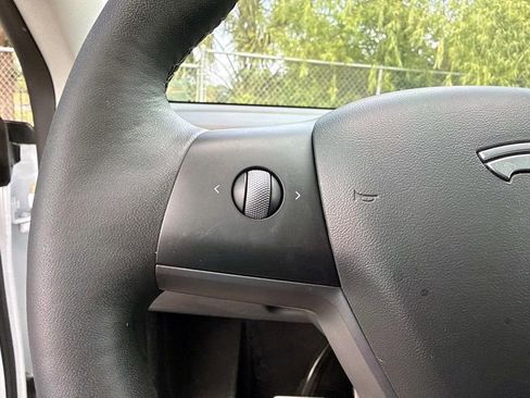 Used 2022 Tesla Model Y Performance AWD/4WD image 28