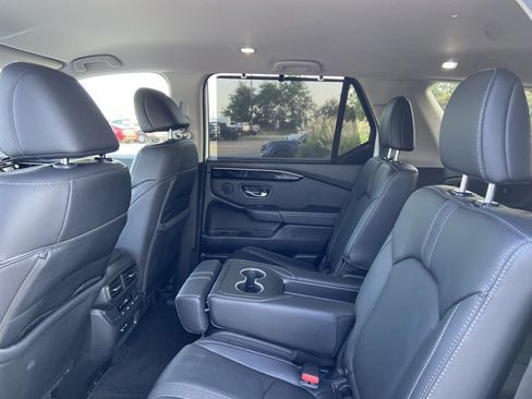 Used 2025 Honda Pilot EX-L image 17