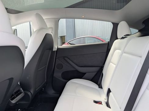 Used 2023 Tesla Model Y Long Range AWD/4WD image 17