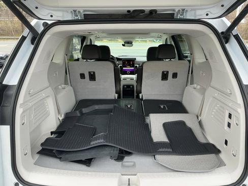 Used 2024 GMC Acadia Denali w/ Super Cruise Package image 19