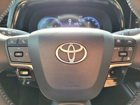 Certified 2025 Toyota Crown AWD/4WD image 34