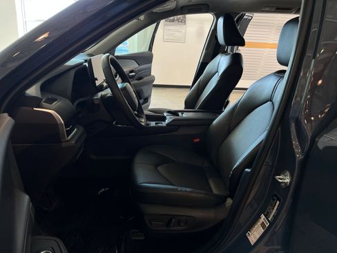 Used 2025 Toyota Grand Highlander FWD image 28