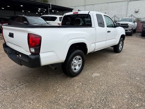 Used 2022 Toyota Tacoma SR RWD image 4