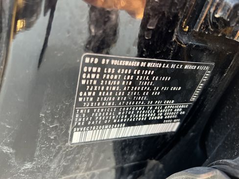 Used 2025 Volkswagen Taos SE w/ Panoramic Sunroof Package image 32