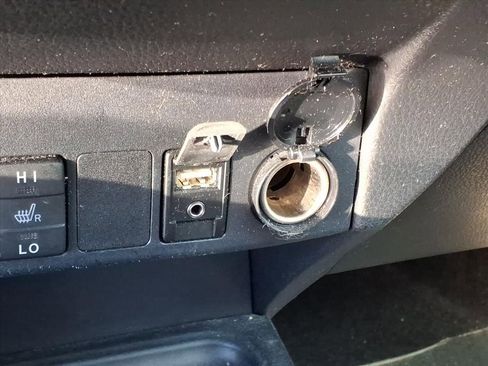 Used 2018 Toyota RAV4 Limited image 17