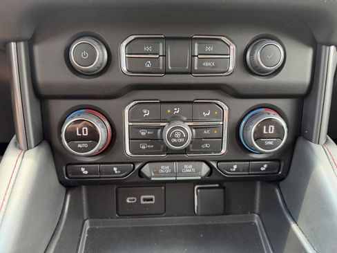 Used 2022 Chevrolet Suburban RST w/ Luxury Package AWD/4WD image 16