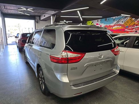 Used 2019 Toyota Sienna XLE w/ XLE Navigation Package AWD/4WD image 2