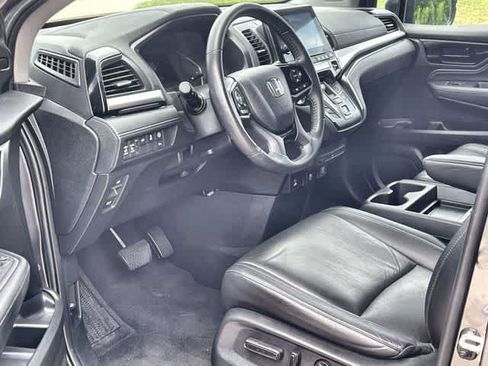 Used 2024 Honda Odyssey Touring image 3