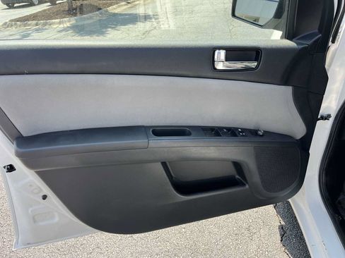 Used 2010 Nissan Sentra 2.0 S w/ Convenience Pkg FWD image 11