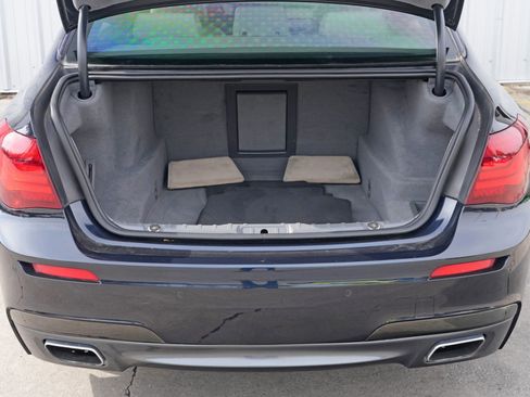 Used 2013 BMW 750Li image 9