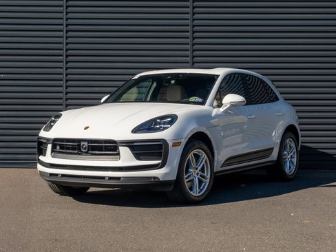 Certified 2023 Porsche Macan image 1