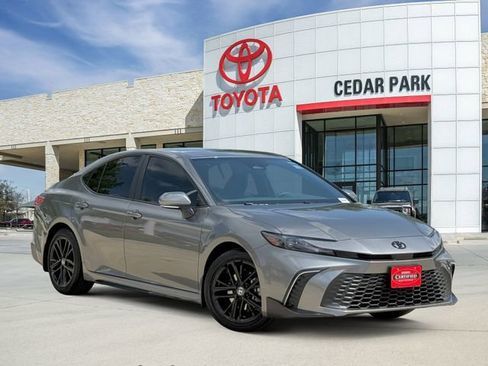 Used 2026 Toyota Camry SE w/ Convenience Package image 1