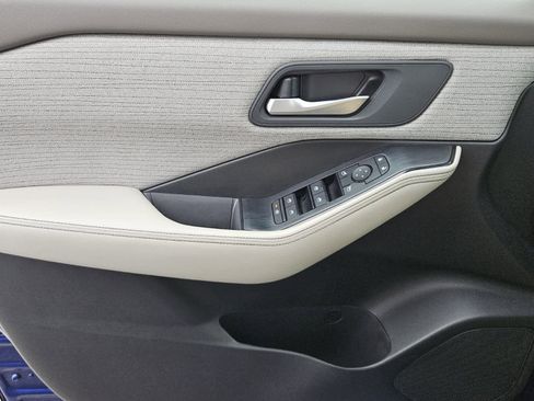 Used 2023 Nissan Rogue SV image 16