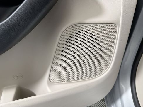 Used 2024 Chrysler Pacifica Touring-L image 22